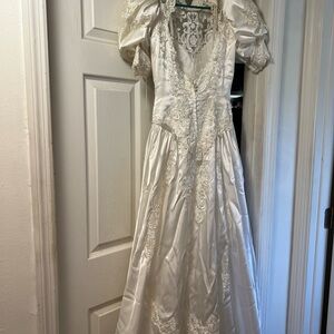 NW Vintage 90’s Elegant White Lace Wedding Dress